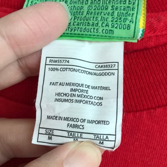 SESAME STREET Characters group picture Merry Christmas red graphic tee size Med - Picture 3 of 10